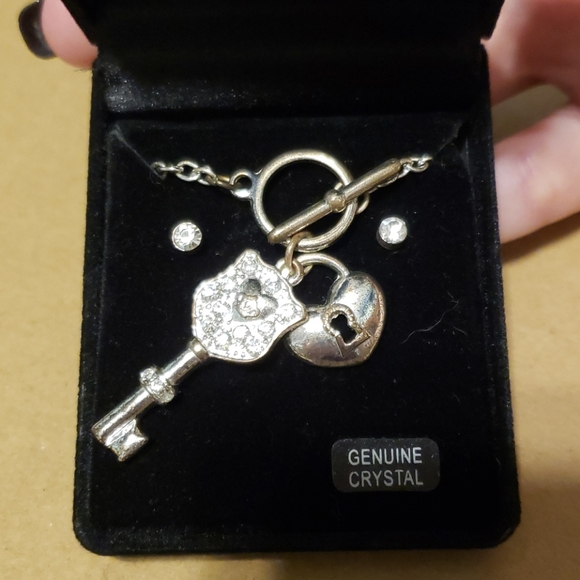Heart lock & Key Necklace & Earring Set - Picture 1 of 6